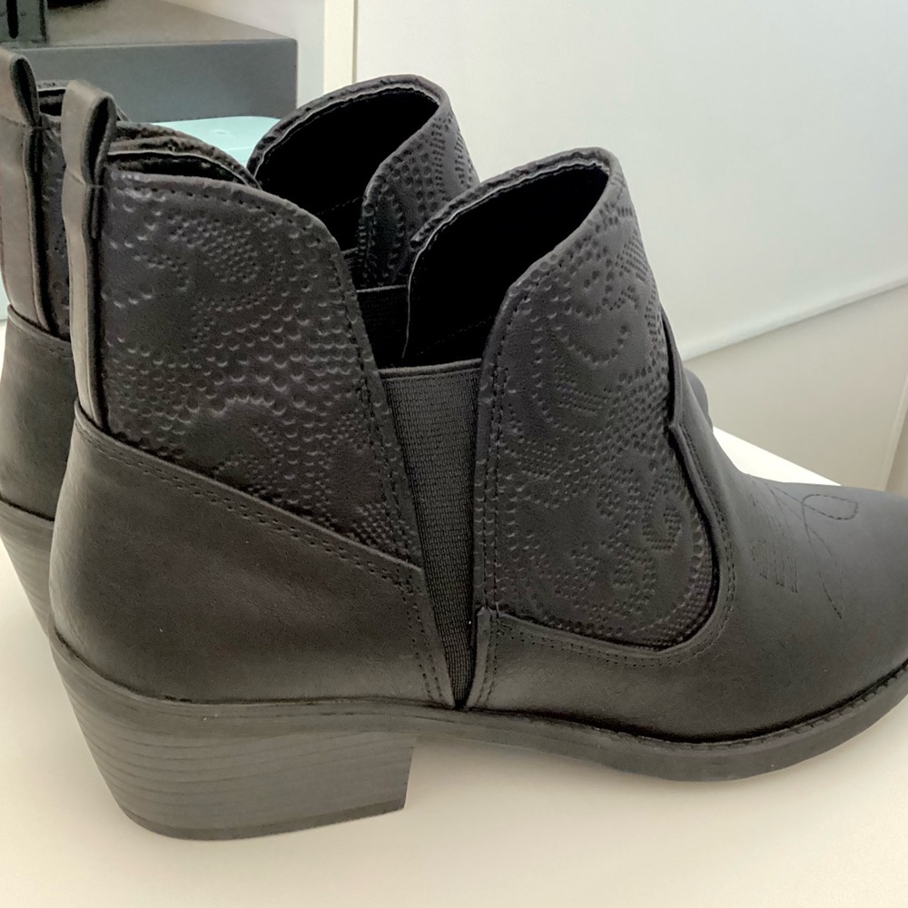 \Easy Street\ NWB Legend Ankle Boots - Picture 7 of 12